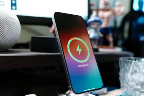 庆安苹果15换屏服务分享用什么充电器给iPhone15充电更好 